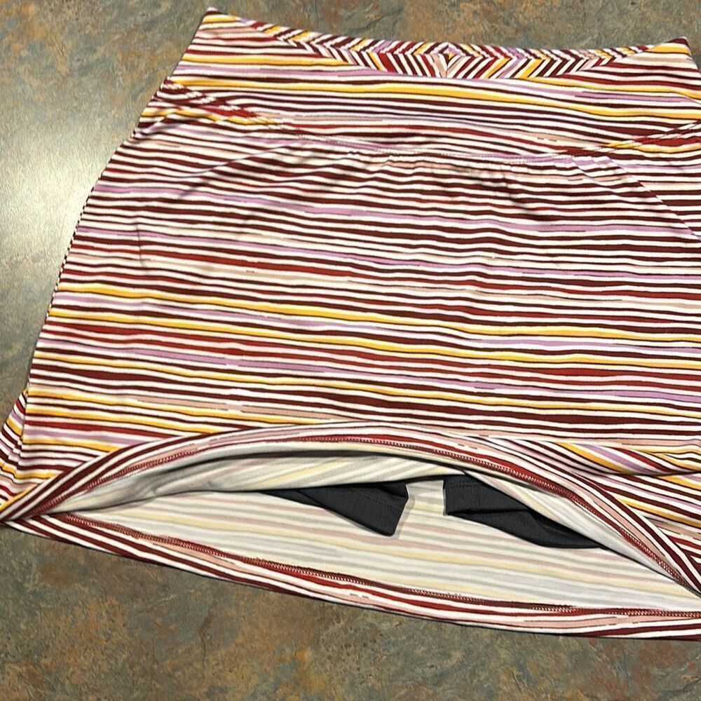 Title Nine Stripped Athletic Short Woman’s Small
